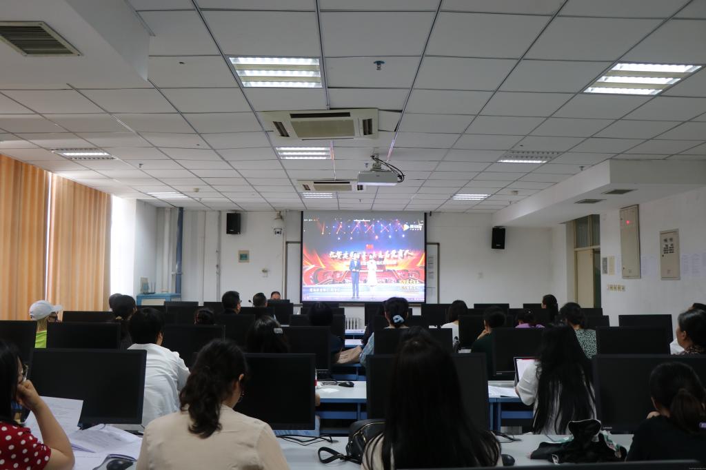 管理学院组织教师集体观看“河南省师德主题诗歌朗诵比赛总决赛”视频